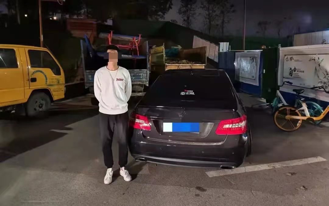 男子駕駛經(jīng)過改裝的小車參加聚會，被當(dāng)場查獲。通訊員供圖